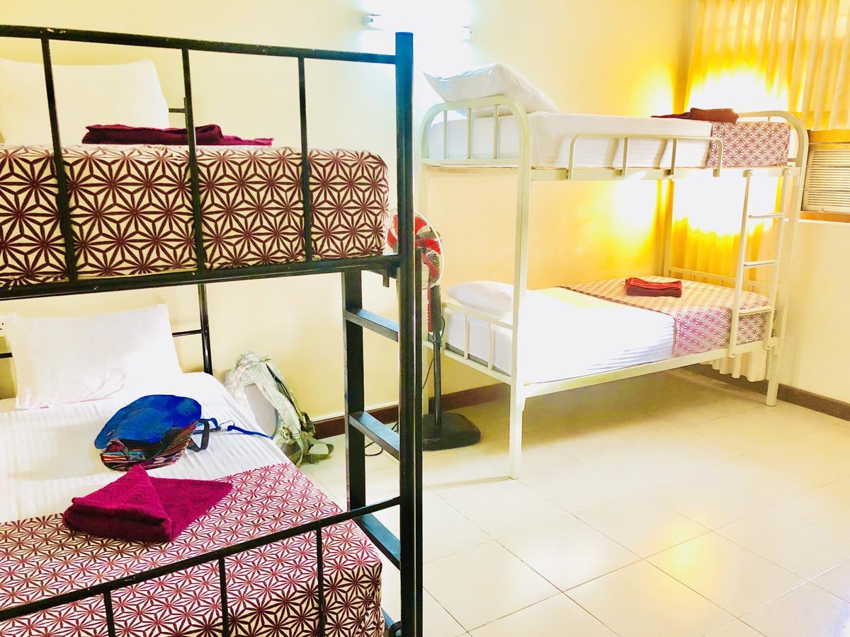 Trip "N" Chill Hostels Colombo Airport Катунаяка Экстерьер фото